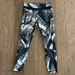 Lululemon leggings. Size 4. VGUC.